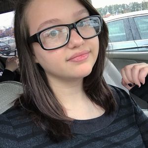 Meet your Posher, Elise